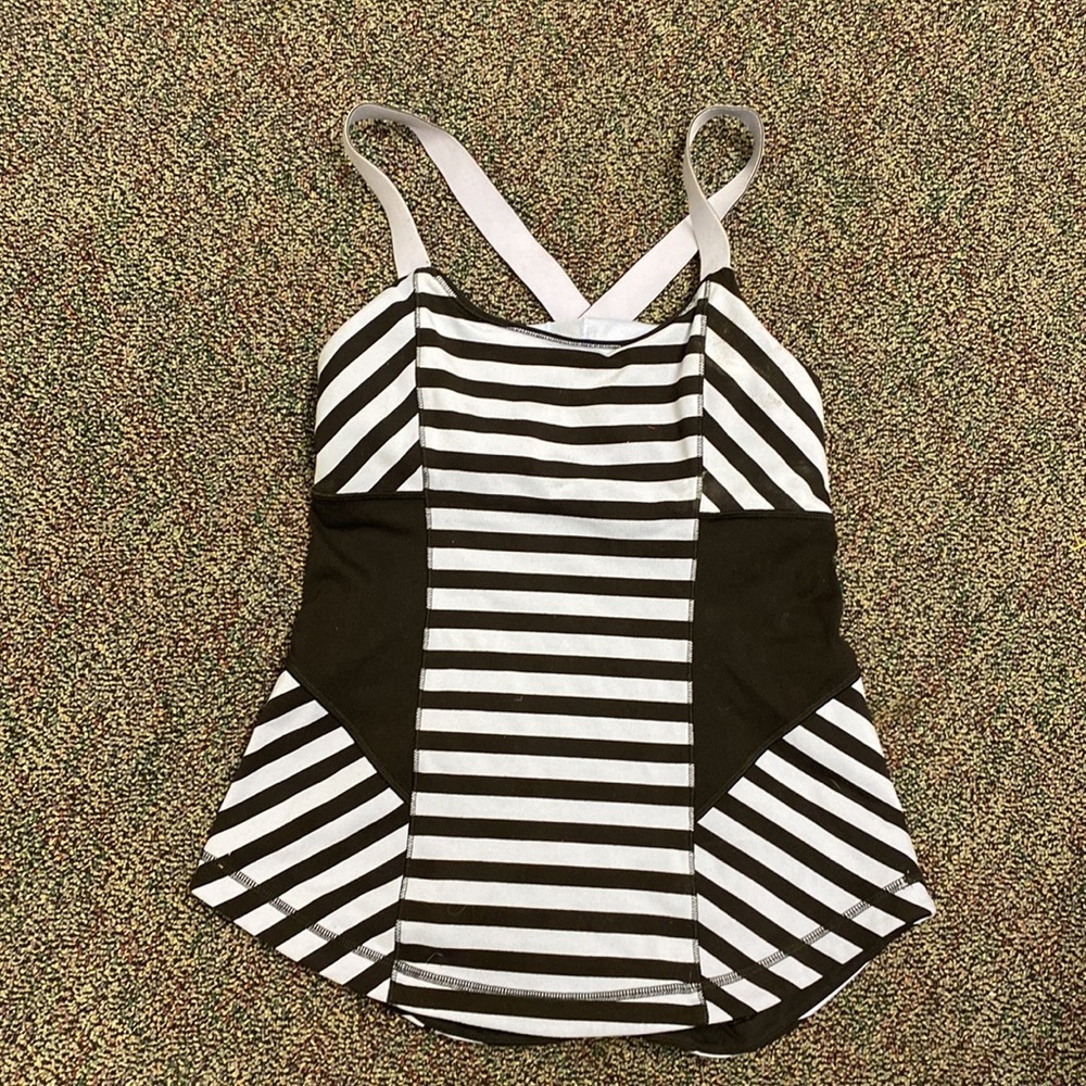 Lululemon sports tank size 6